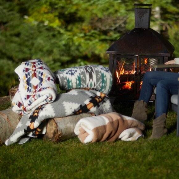 Luxe Home Decor Classic Faux Fur Throw | 1-Piece | Aztec Grey Print | 50"x60" - Picture 8 of 9